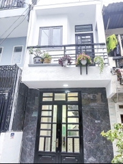 Nhà đường cách mạng tháng tám, phường 5 Tân Bình nhỉnh hơn 4 tỷ , mà đến 4 tầng. Nhà giá rất Rẻ so với thị trường chung.