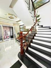 TÂN PHÚ VỀ TRONG ĐÊM 1 SẸC VĂN CAO XE HƠI ĐỖ CỬA, GIÁ CHỈ 5.2 TỶ.