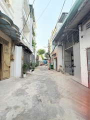 NHÀ GÒ DẦU TÂN PHÚ, NHÀ NHỎ XINH GẦN HẺM XE HƠI, 2 TẦNG.