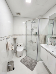 NHÀ HẺM XE HƠI LẠC LONG QUÂN, 2 TẦNG 3,2 M X 14 M 6,4 TỶ.