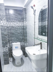 Nhà đường cách mạng tháng tám, phường 5 Tân Bình nhỉnh hơn 4 tỷ , mà đến 4 tầng. Nhà giá rất Rẻ so với thị trường chung.