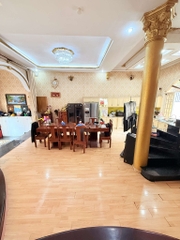 BIỆT THỰ ĐƯỜNG QUÁCH VĂN TUẤN P12 TÂN BÌNH GẦN SÂN BAY.