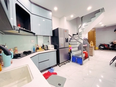 Nhà Phú Thọ Hòa, Tân Phú khu chợ vải rất sầm uất.