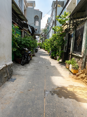 NHÀ HẺM XE HƠI LẠC LONG QUÂN, 2 TẦNG 3,2 M X 14 M 6,4 TỶ.