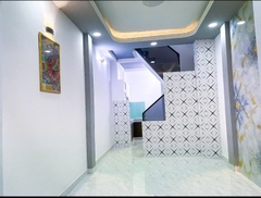 Nhà đường cách mạng tháng tám, phường 5 Tân Bình nhỉnh hơn 4 tỷ , mà đến 4 tầng. Nhà giá rất Rẻ so với thị trường chung.