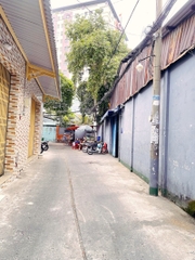 Nhà Phú Thọ Hòa, Tân Phú khu chợ vải rất sầm uất.