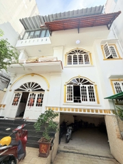 BIỆT THỰ ĐƯỜNG QUÁCH VĂN TUẤN P12 TÂN BÌNH GẦN SÂN BAY.