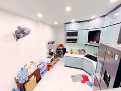 Nhà Phú Thọ Hòa, Tân Phú khu chợ vải rất sầm uất.