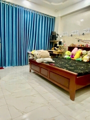 Nhà đường Nguyễn Văn Yến số cũ Phan Anh Ôtô đậu trước cửa nhà.