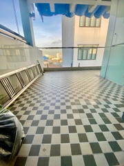 Nhà đường Nguyễn Văn Yến số cũ Phan Anh Ôtô đậu trước cửa nhà.