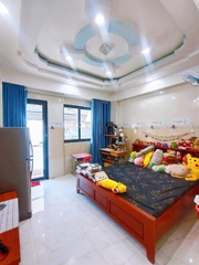 Nhà đường Nguyễn Văn Yến số cũ Phan Anh Ôtô đậu trước cửa nhà.