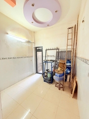 Nhà ở đường Âu Cơ, phường 9 Tân Bình giáp quận 10 và 11.