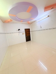 Nhà ở đường Âu Cơ, phường 9 Tân Bình giáp quận 10 và 11.