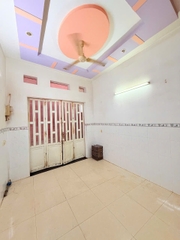 Nhà ở đường Âu Cơ, phường 9 Tân Bình giáp quận 10 và 11.