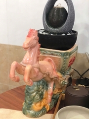 Tượng Ngựa Kéo Tài Lộc NKTLKB01 – Gốm Bát Tràng Cao Cấp, Thu Hút May Mắn & Tài Lộc