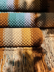 Rivius Prisma – Ghế Macrame Gỗ Gấp Đan Thủ Công Sắc Cầu Vồng Cỡ Trung