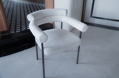 Rivius Cylanna – Ghế Vải Bouclé Tựa Tròn Tay Cuộn