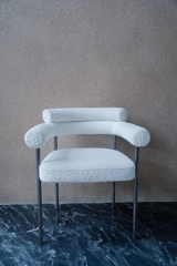 Rivius Cylanna – Ghế Vải Bouclé Tựa Tròn Tay Cuộn