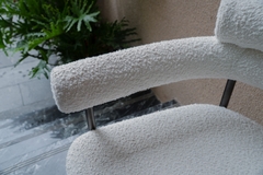 Rivius Cylanna – Ghế Vải Bouclé Tựa Tròn Tay Cuộn