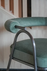 Rivius Verde – Ghế Vải Với Tựa Cuộn Khung Kim Loại