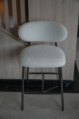 Rivius Waffina – Ghế Bar Vải Bouclé Tựa Tròn Hiện Đại