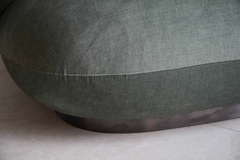 Rivius Overa – Ghế Bành Tựa Phồng Bọc Vải Cỡ Lớn