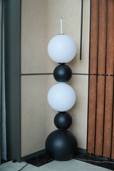 Rivius Orbivra – Đèn Sàn Nghệ Thuật Khối Cầu Tương Phản Trắng Đen