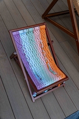 Rivius Prisma – Ghế Macrame Gỗ Gấp Đan Thủ Công Sắc Cầu Vồng