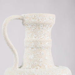 Rivius Vulkara – Bình Gốm Sần Dáng Vò Có Tay Cầm Cổ Điển