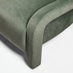 Rivius Pavona – Ghế Bành Điêu Khắc Bọc Vải Màu Xanh Rêu