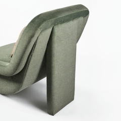 Rivius Pavona – Ghế Bành Điêu Khắc Bọc Vải Màu Xanh Rêu
