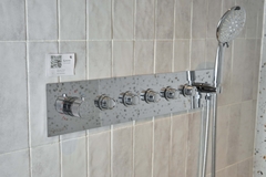 Rivius Aquanova – Bộ Vòi Sen Sắc Bạc Với Bảng Điều Khiển Hiện Đại