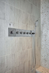 Rivius Aquanova – Bộ Vòi Sen Sắc Bạc Với Bảng Điều Khiển Hiện Đại