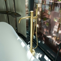 Rivius Dorvia – Vòi Bồn Tắm Sắc Vàng Sang Trọng