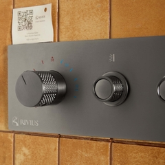 Rivius Aquanox – Bộ Vòi Sen Sắc Đen Với Bảng Điều Khiển Hiện Đại