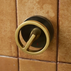 Rivius Onytwirl – Vòi Rửa Sắc Tối Với Tay Xoay Đôi Độc Đáo