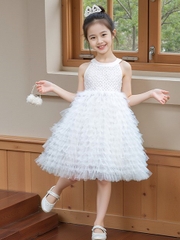 VD Yếm Trắng Voan Tầng Nơ Sau Btown