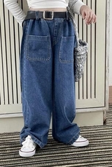 Quần dài xanh đậm kèm nút