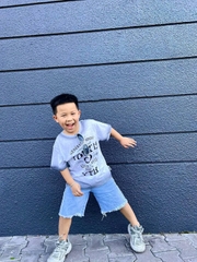 ÁO NGẮN XÁM CHỮ AT