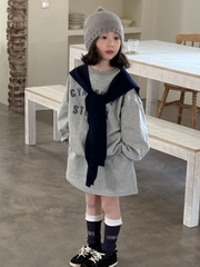 Set Ngắn Áo Váy Xám Chữ Xanh KM