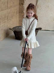 Váy Ngắn Len Kem Nón Ota