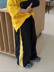 Quần Dài Dù Đen Sọc Hông Vàng LY