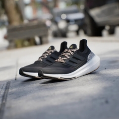 Giày chạy Adidas Nữ Chính Hãng - ULTRABOOST LIGHT - Black | JapanSport ID2932