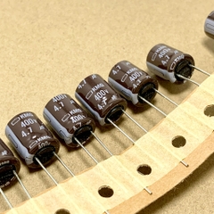 5 cái tụ hóa điện 4.7uF 400V 4.7uF400V kích thước 10x12.5mm KMQ hãng NCC