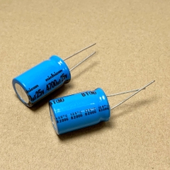 2 cái tụ điện hóa 25V4700uF 25V 4700uF hãng Nichicon BT kích thước 16x25mm
