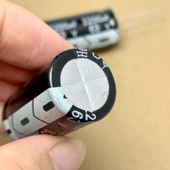 2 cái tụ điện hóa 2200uF 63V 2200uF63V ±20% kích thước 18x35mm