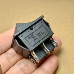 2 cái công tắc hình con thuyền KCD4 16A 250VAC 2 chế độ 6 chân kích thước 31x25mm