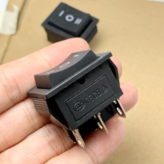 Công tắc hình con thuyền KCD4 16A 250VAC 3 chế độ 6 chân màu đen kích thước 31x25mm