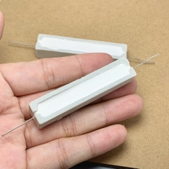 5 cái điện trở sứ 20W 22R 22ohm 220 kiểu chân ngang