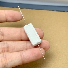 5 cái điện trở sứ 5W 200R 200ohm 201 kiểu chân ngang